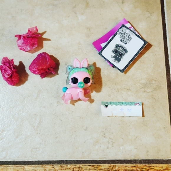 LOL Surprise Dolls Glitter Color Change Surprise Pets Series V.R.H.O.P. - Picture 2 of 4